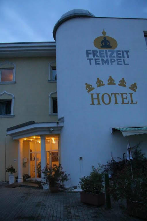 Hotel Freizeittempel Wiener Neustadt Exterior photo